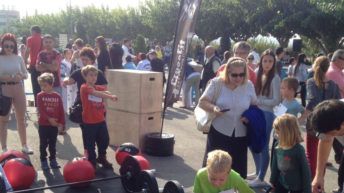 Centenares de niños inundan la Zona Deportiva de Torredembarra