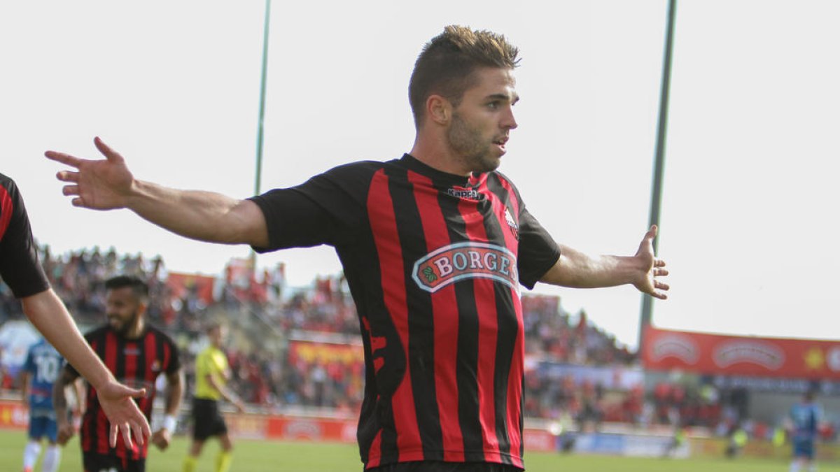 Fran Carbia renova amb el CF Reus