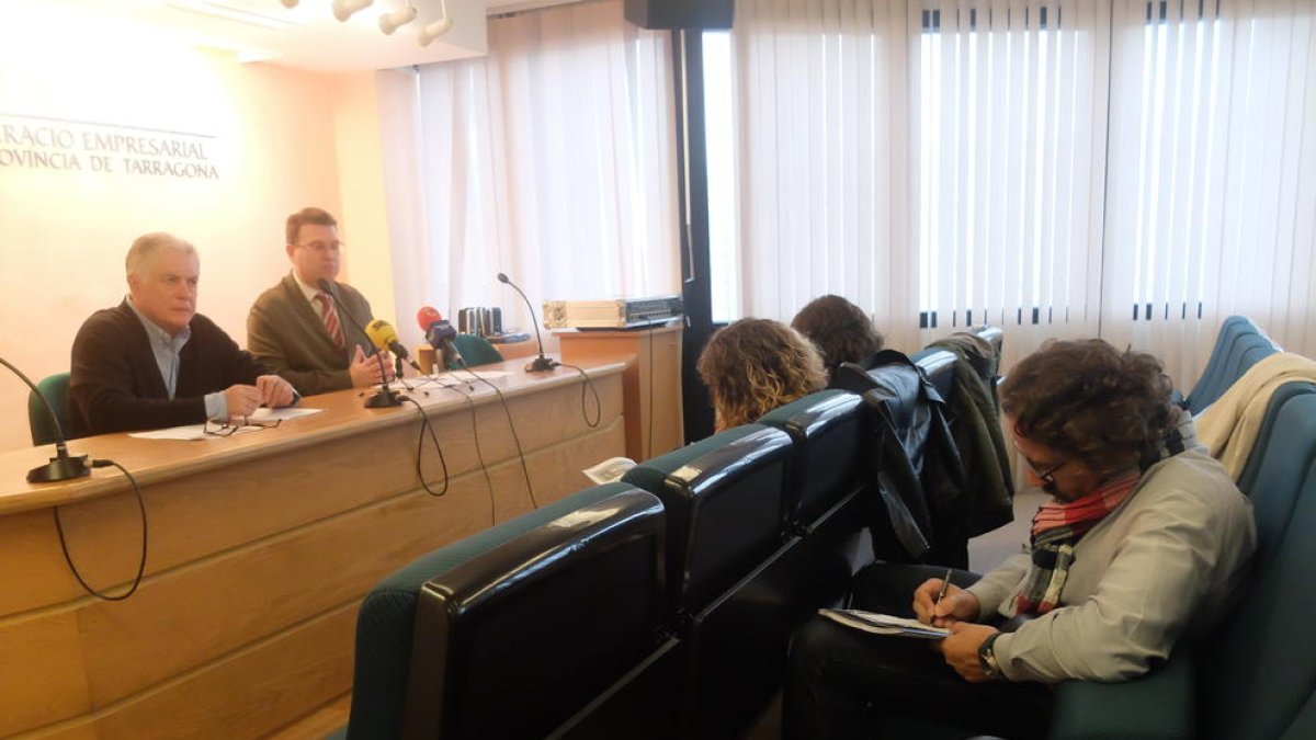 Petroquímica, alimentació i metal·lúrgia es mantenen com a base de la indústria tarragonina tot i reduir l'ocupació