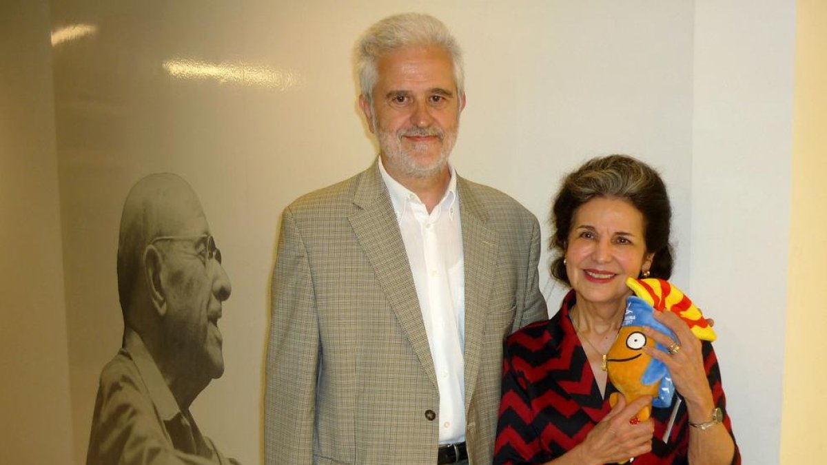 L'alcalde entrega un Tarracus a Marta Casals Istomin, vídua de Pau Casals