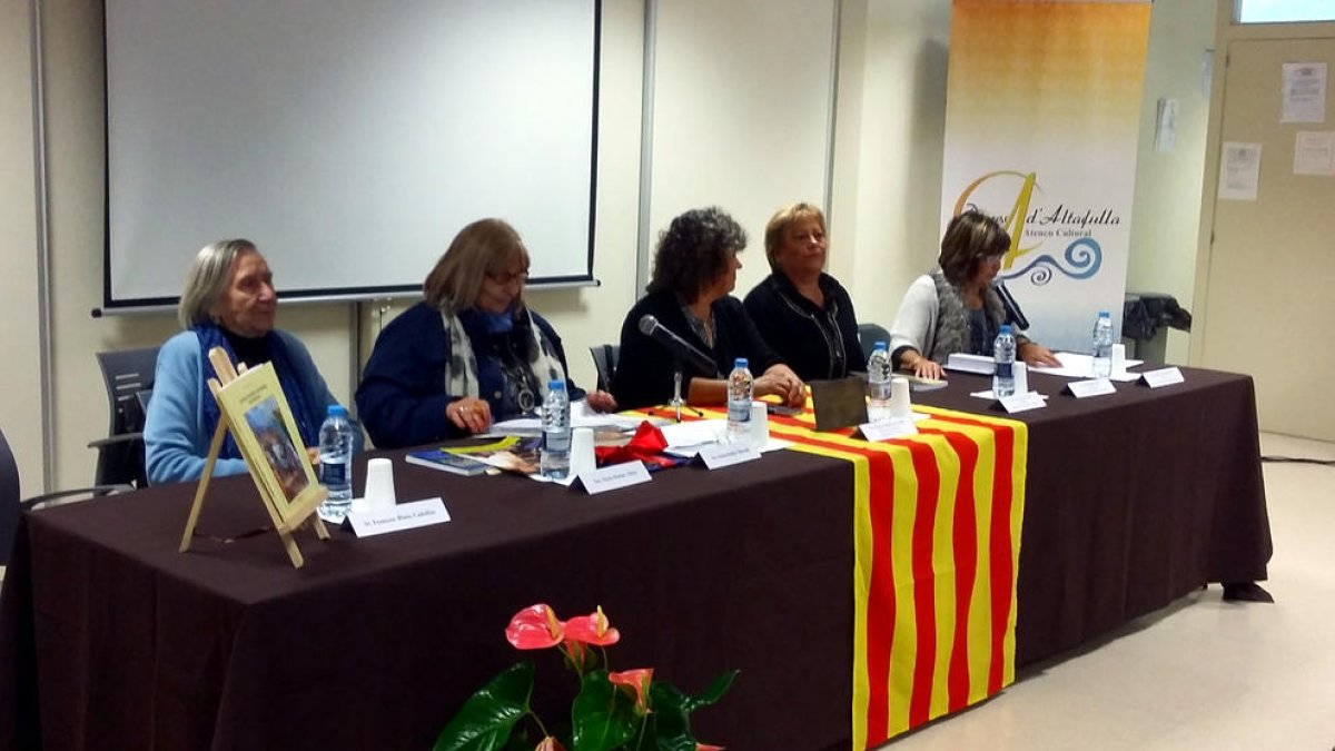 L'Ateneu de Dones d'Altafulla recull els seus 25 anys de trajectòria en un llibre commemoratiu