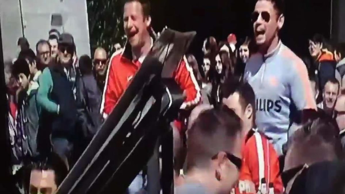 El PSV denúncia que periodistes espanyols van oferir diners als seus aficionats per crear disturbis