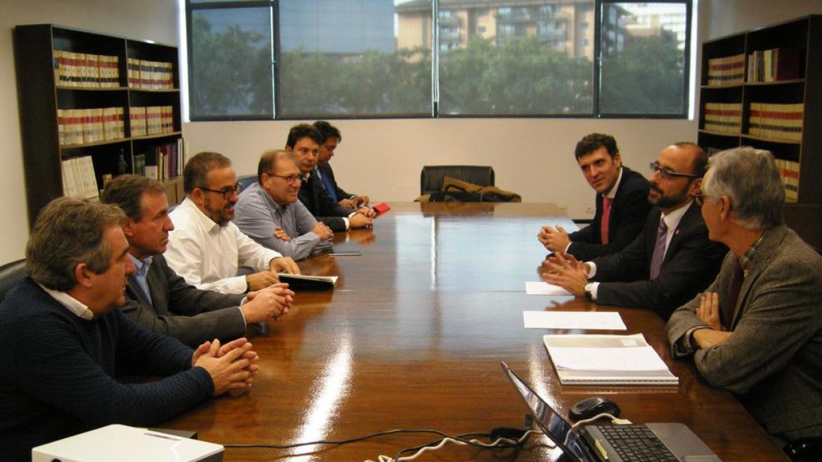 Un estudio técnico determinará las condiciones en que las mercancías peligrosas podrán pasar por el Coll de Lilla