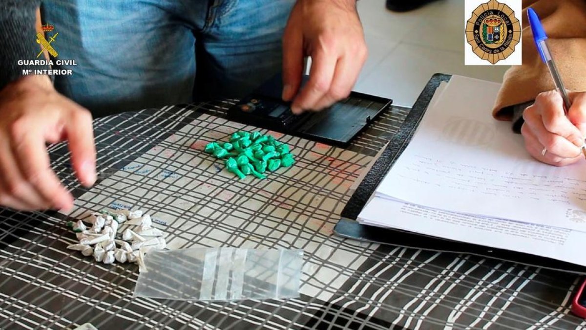 Desmantellat un punt de venda de droga al detall a Sant Carles de la Ràpita