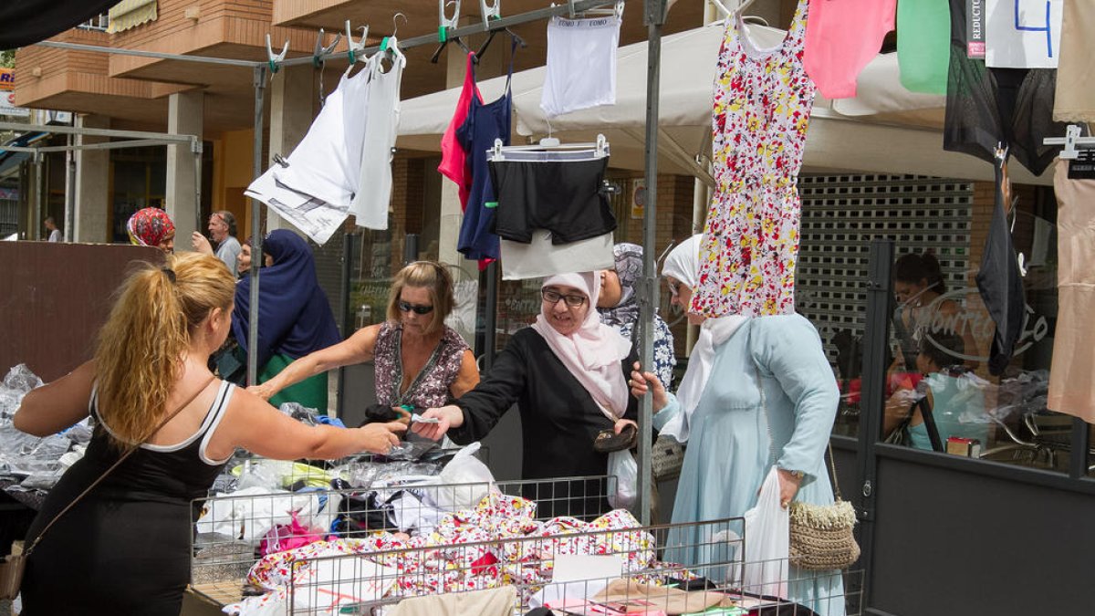 El reglament de marxants obligarà a respectar l'accés a botigues i portals de Reus