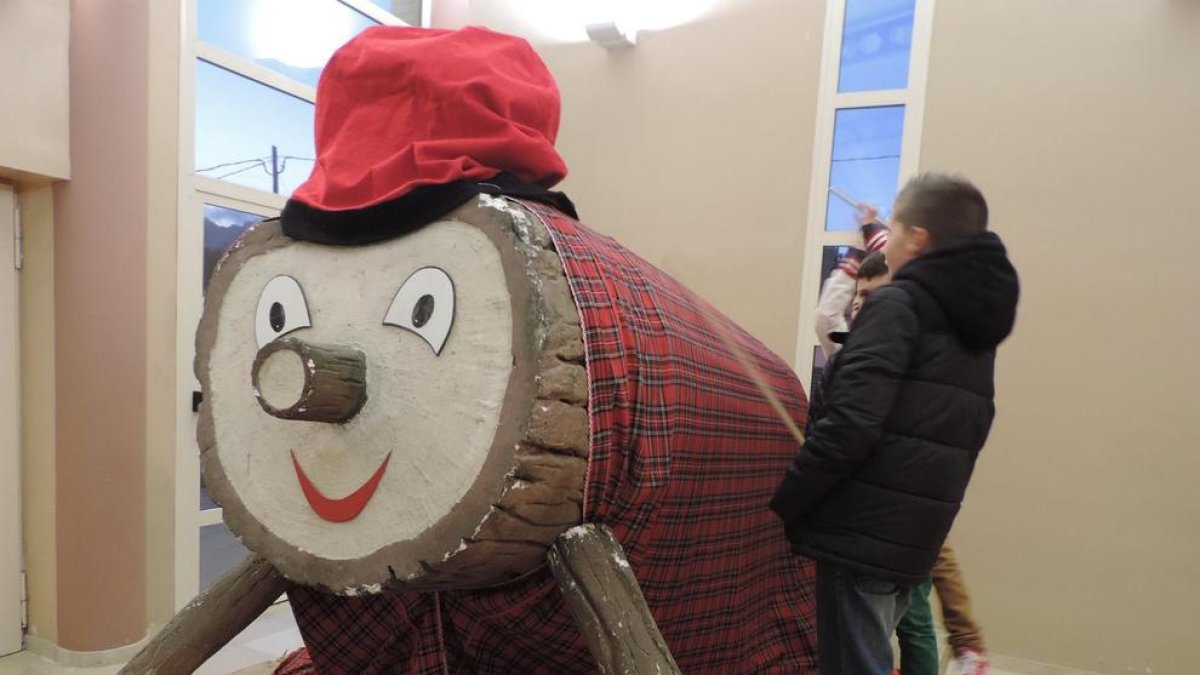 El encendido del árbol da el pistoletazo de salida en Navidad a Mont-roig del Camp y Miami Playa