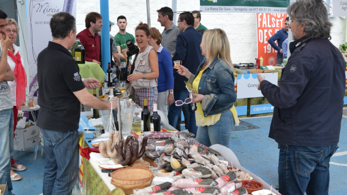 Productores locales se exhiben en el Caprabo de Altafulla