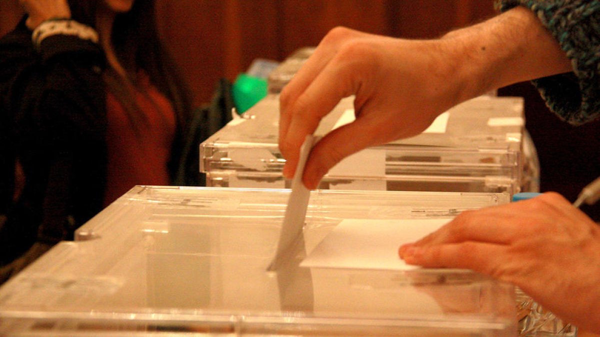 800 voluntaris controlaran el número de vots dels catalans a l'estranger a 100 consolats d'arreu del món