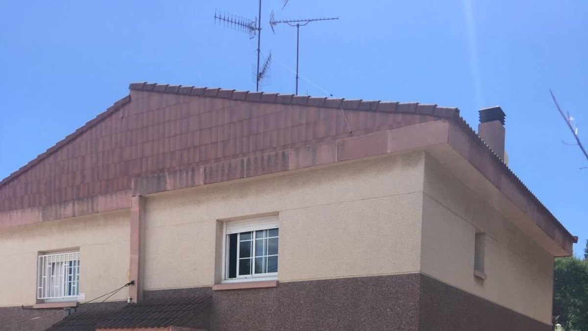 Troben cent plantes de marihuana i ampolles de gas a la casa de Segur de Calafell on s'ha produït una explosió