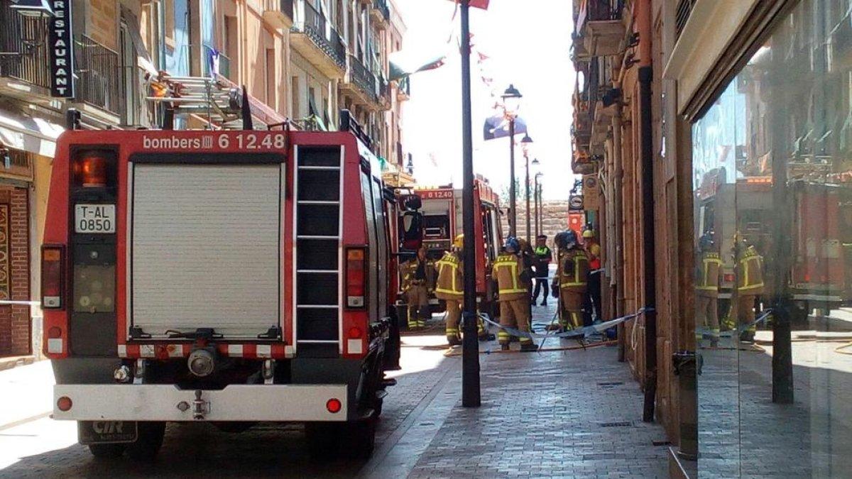 Un cortcircuit en el congelador de un restaurante de la Part Alta moviliza a los Bomberos