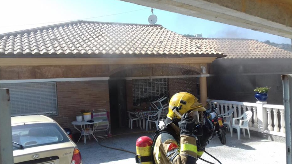 Un incendi en un habitatge a Segur de Calafell descobreix 15 plantes de marihuana