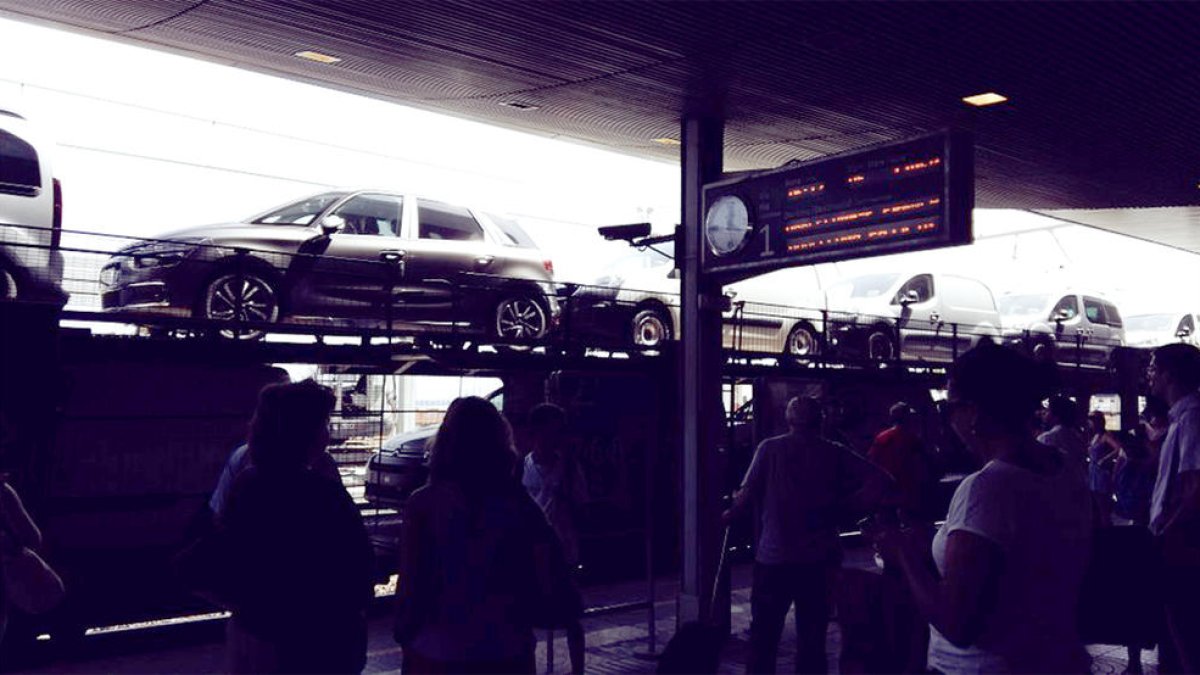 Retrasos de 25 minutos al R14, R15 y R16 por el descarrilamiento de un tren de mercancías en Tarragona