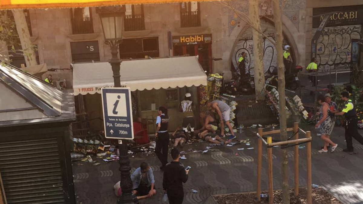 Varios heridos en un atropello masivo en las Ramblas de Barcelona