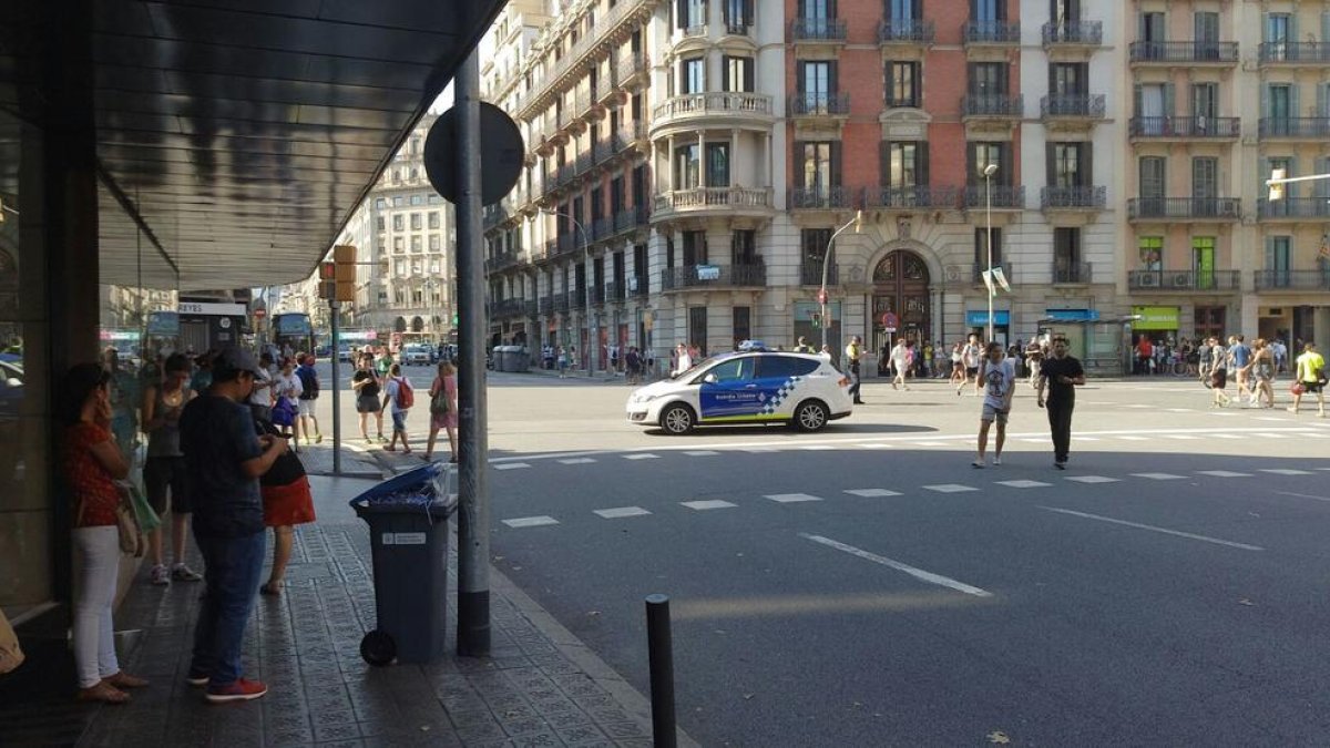Varios heridos en un atropello masivo en las Ramblas de Barcelona