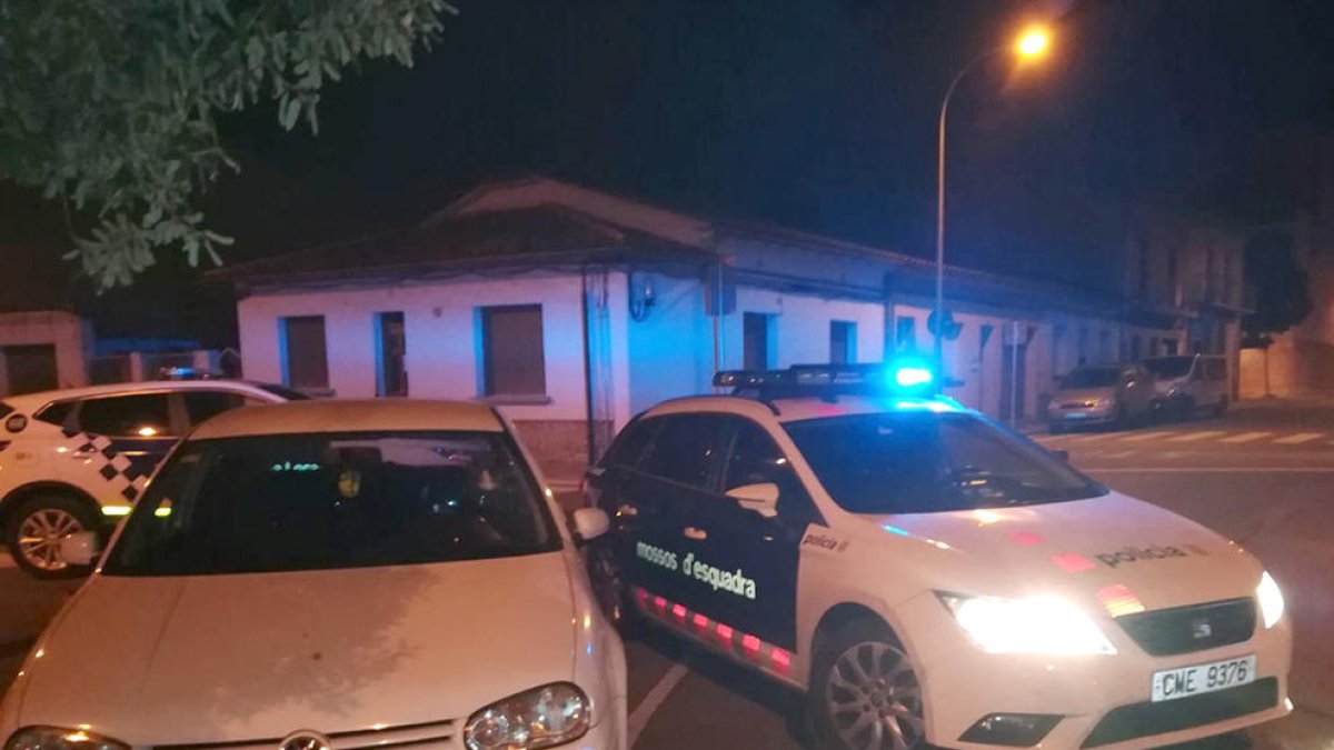 Dos casos en una semana de conductores bebidos que acaban chocando con coches de la policía