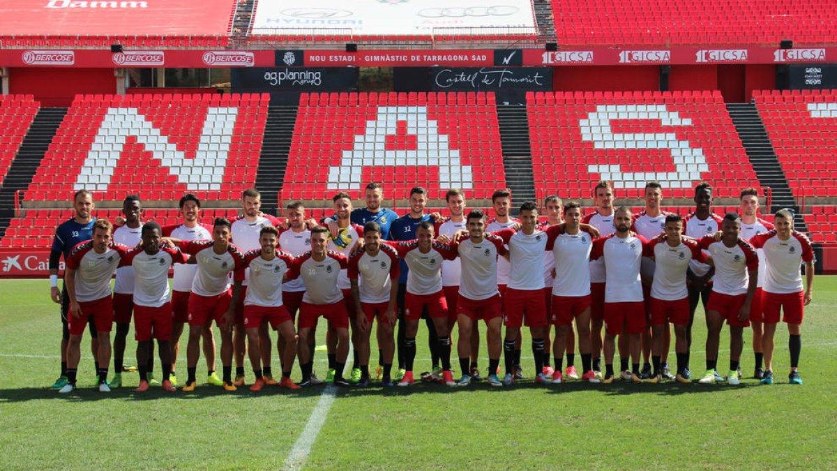 El Nàstic se hace la fotografía de plantilla