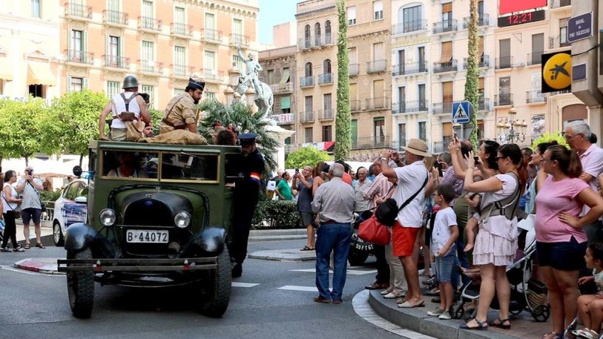 'Mirant el cel, foradant la terra'' recrea este sábado una marcha de milicianos por Reus