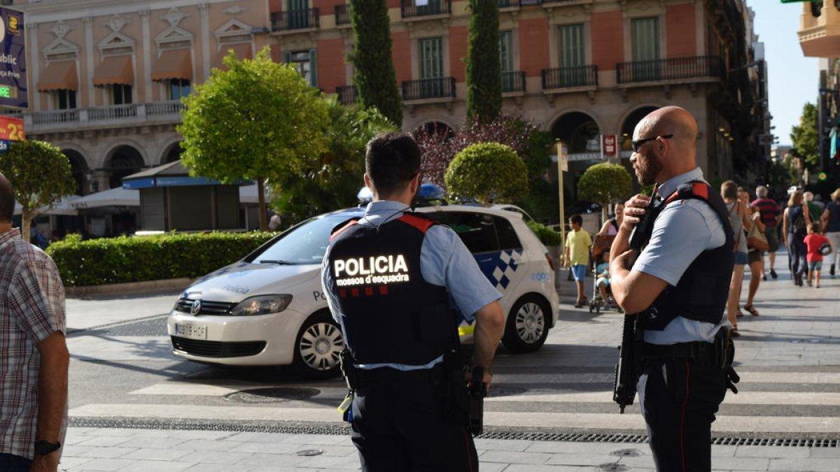 Se refuerza la presencia policial en Reus en motivo de la alerta 4 antiterrorista