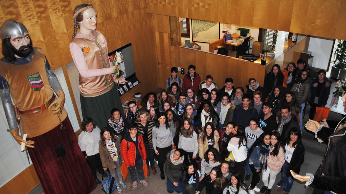 Una veintena de alumnos franceses visitan el Ayuntamiento de Vila-seca