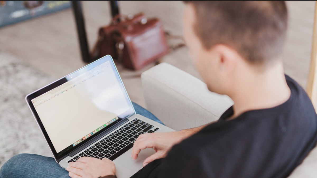 Investiguen el suïcidi d'un noi de 18 anys per possible ciberassetjament