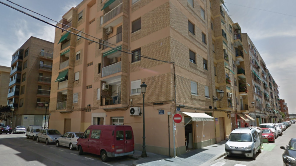 Uns lladres entren a casa seva i l'apallissen davant la seva filla de 4 anys