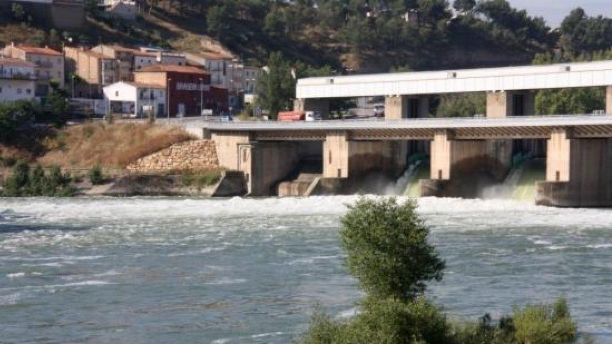 Endesa hará en Flix el desembalse extraordinario de primavera en el Ebro este martes