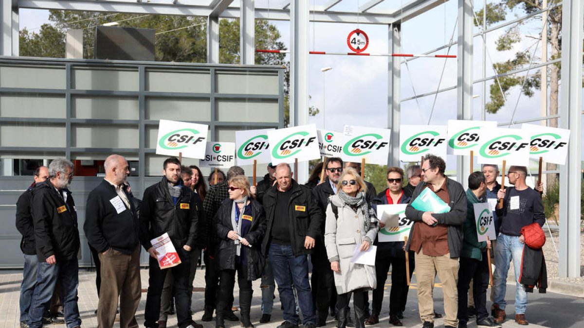 Funcionarios de la prisión de Mas Enric denuncian «opacidad» en la contratación