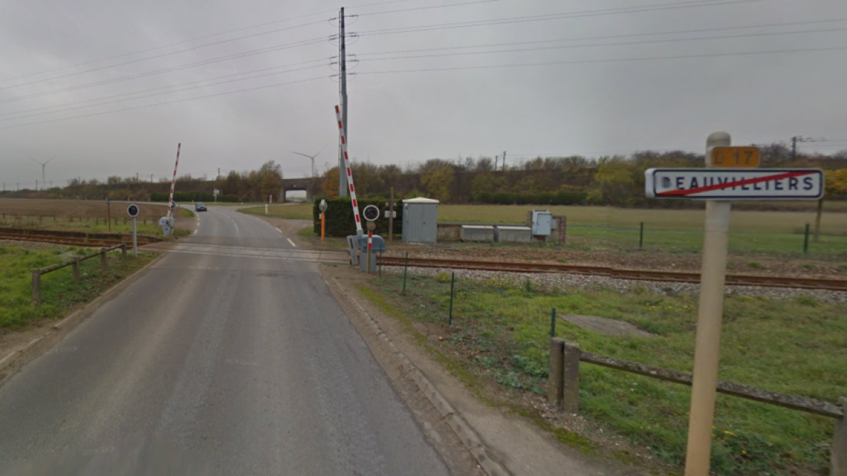 Lliga la seva dona a la via del tren el dia del seu aniversari i moren tots dos atropellats