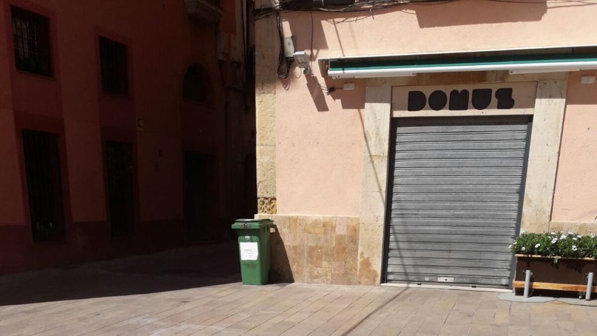 El límit de les terrasses a la plaça del Fòrum, un problema que no se soluciona