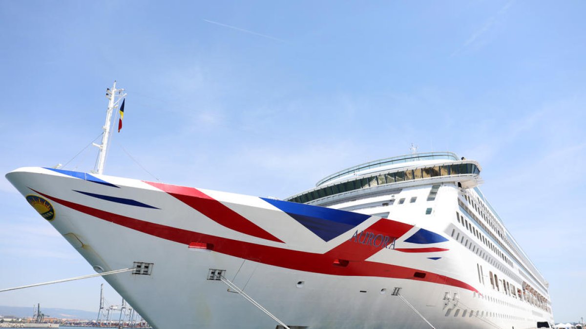 El crucero Aurora llega por primera vez a Tarragona
