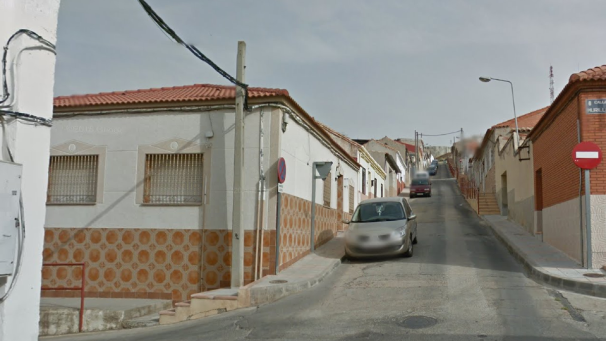 Li arrenca mitja orella en una baralla per l'estacionament d'un cotxe