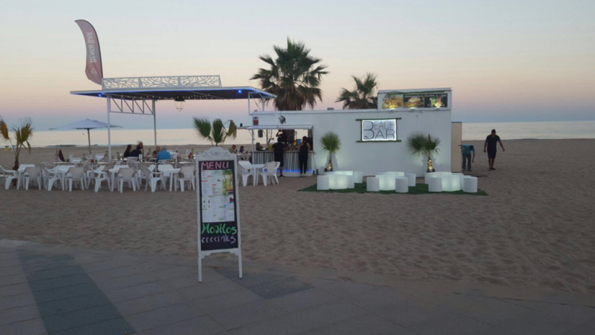 Las playas de Torredembarra se quedan sin chiringuitos este verano