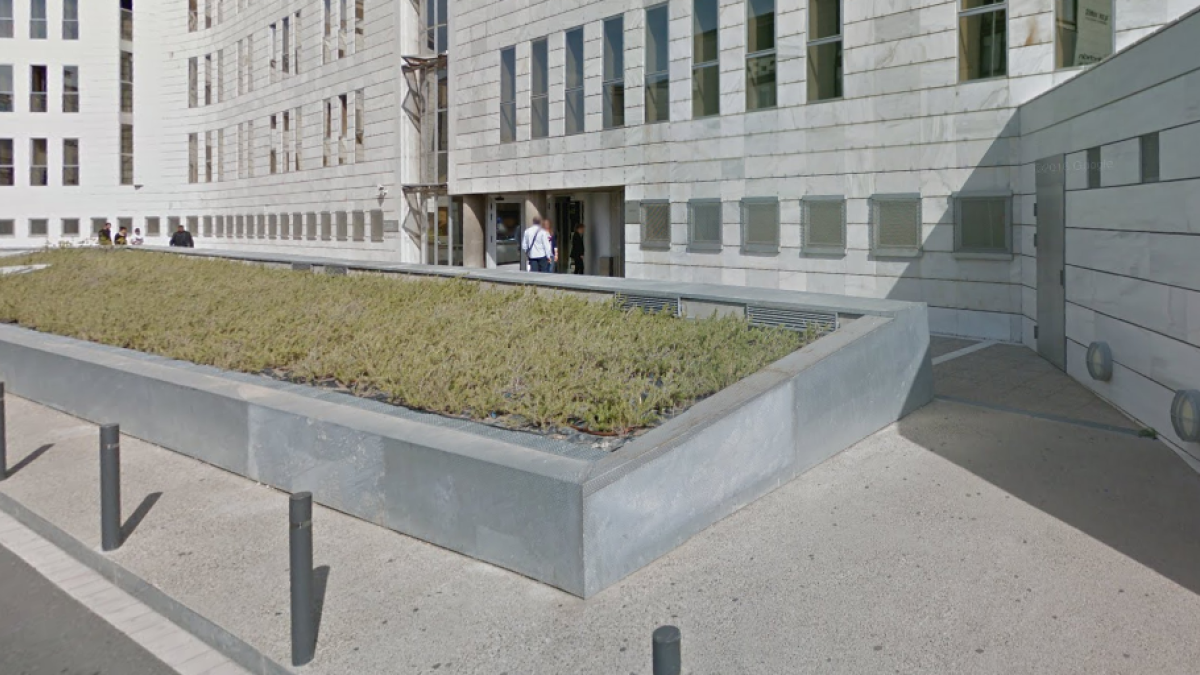 Condenan a un abogado por quedarse parte de la indemnización de su representada