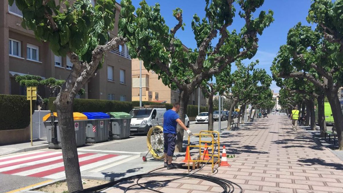 Mil habitatges de Calafell ja tenen fibra òptica i fins a 3.000 en tindran abans d'acabar l'any