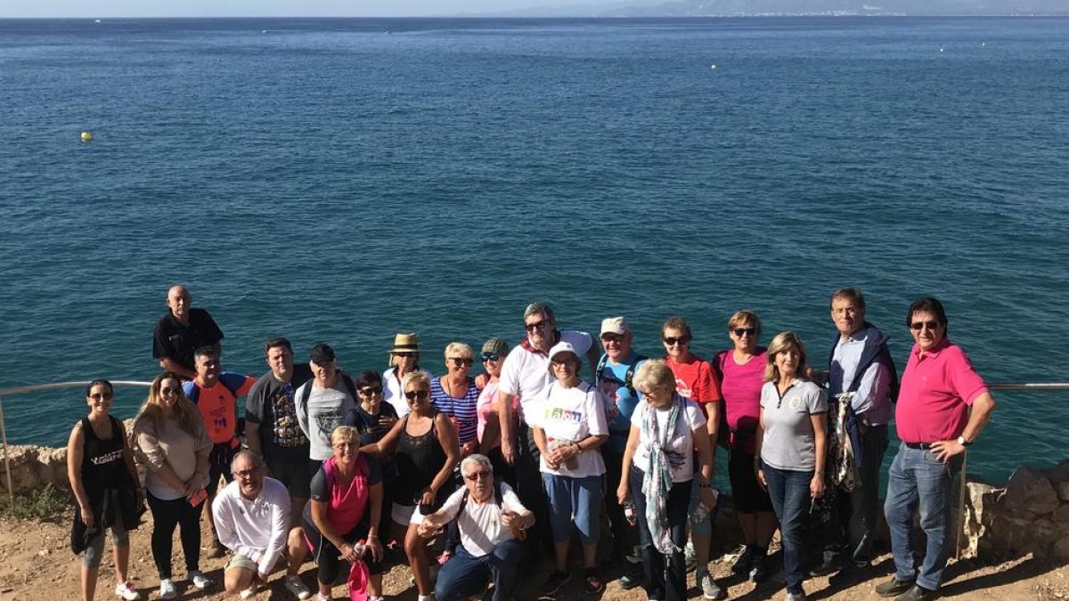 La Asociación Aragonesa de Salou hace la tradicional caminata popular por las fiestas del Pilar