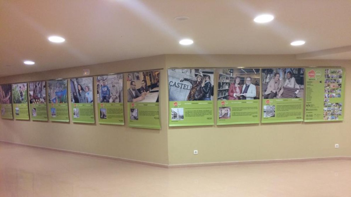 Exposició 'A dues veus. Retrats de converses en català' a Falset