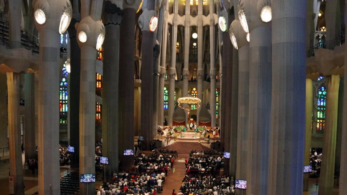 La Sagrada Família acull una missa en record dels que han patit «les urpes» dels atemptats
