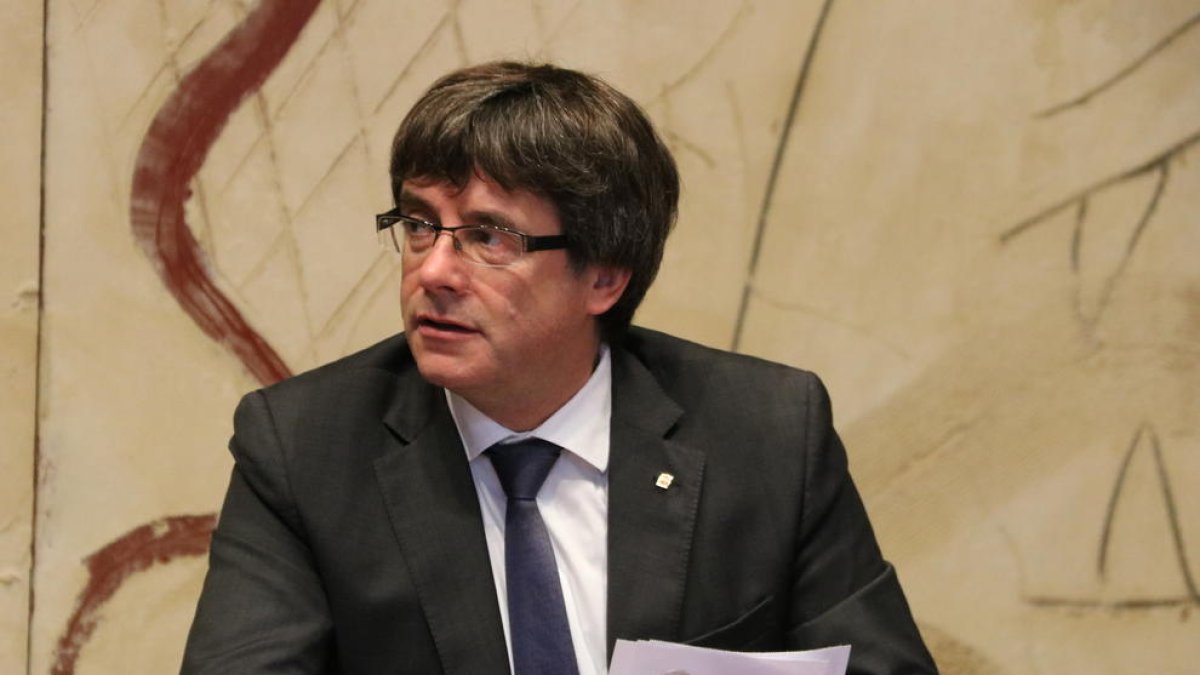 Puigdemont perfila una posible declaración de independencia compatible con una mediación
