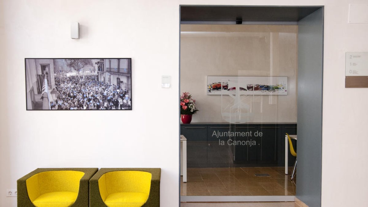 La Canonja amplía la ayuda por la compra de libros y material escolar en los estudios universitarios