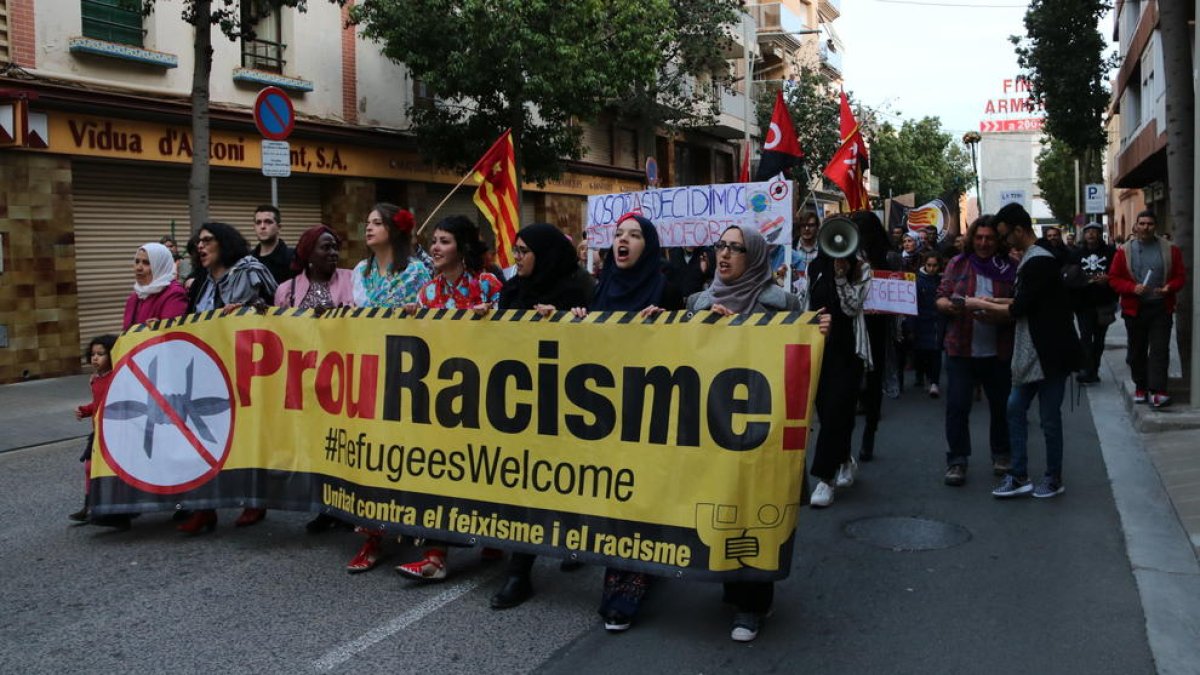 El Vendrell clama «basta al racismo»