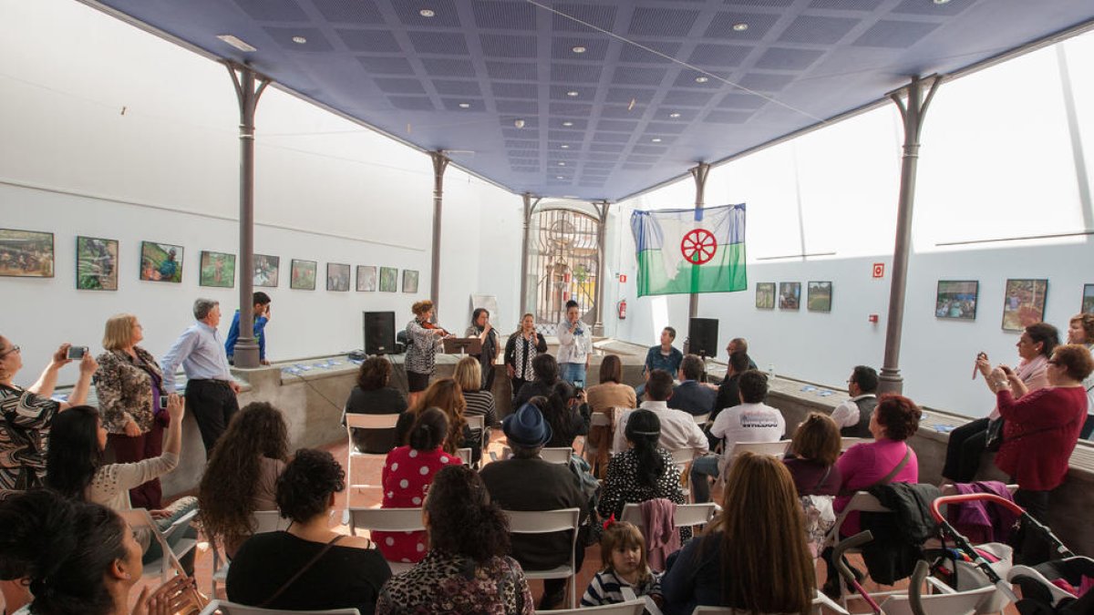 El col·lectiu gitano demana xarxes territorials d'agents educatius