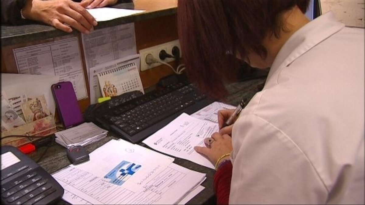 Las mujeres de 31 a 40 años son las que más bajas por enfermedad cogen