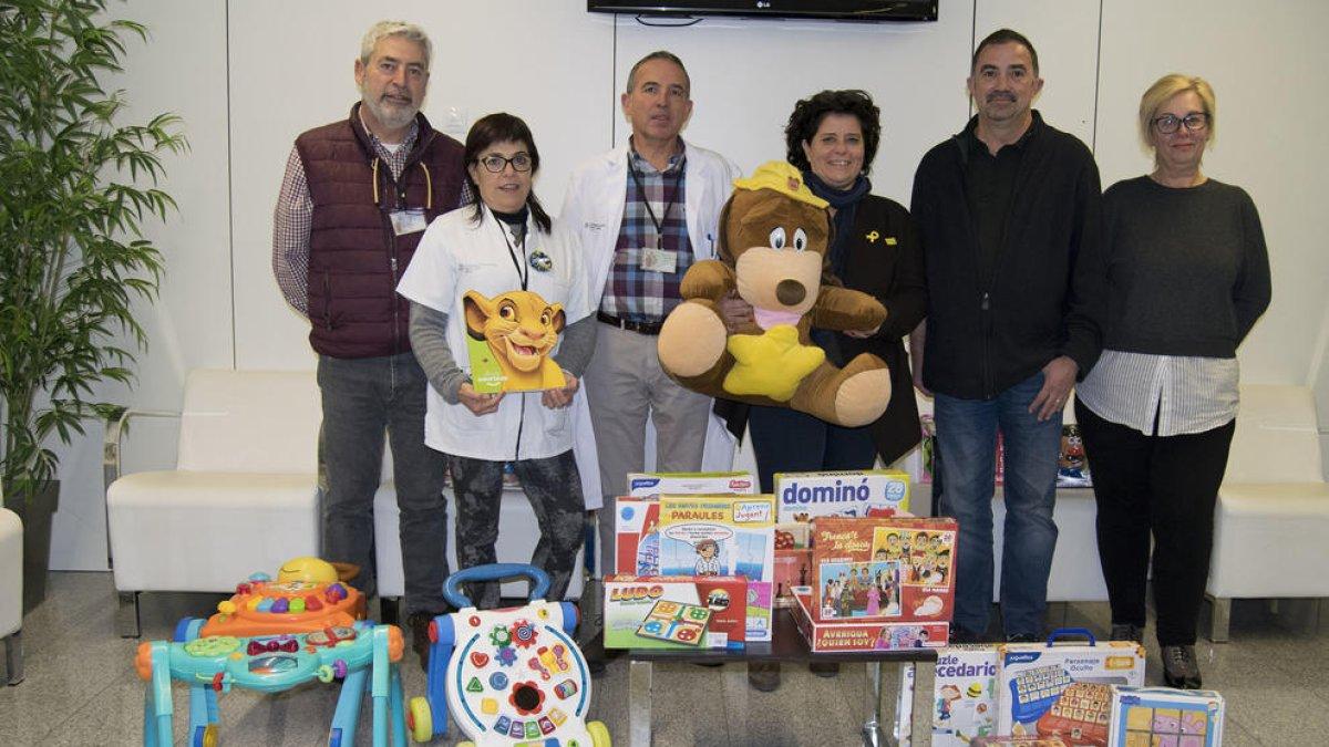 La FAVR entrega juguetes y material didáctico al Hospital Sant Joan de Reus