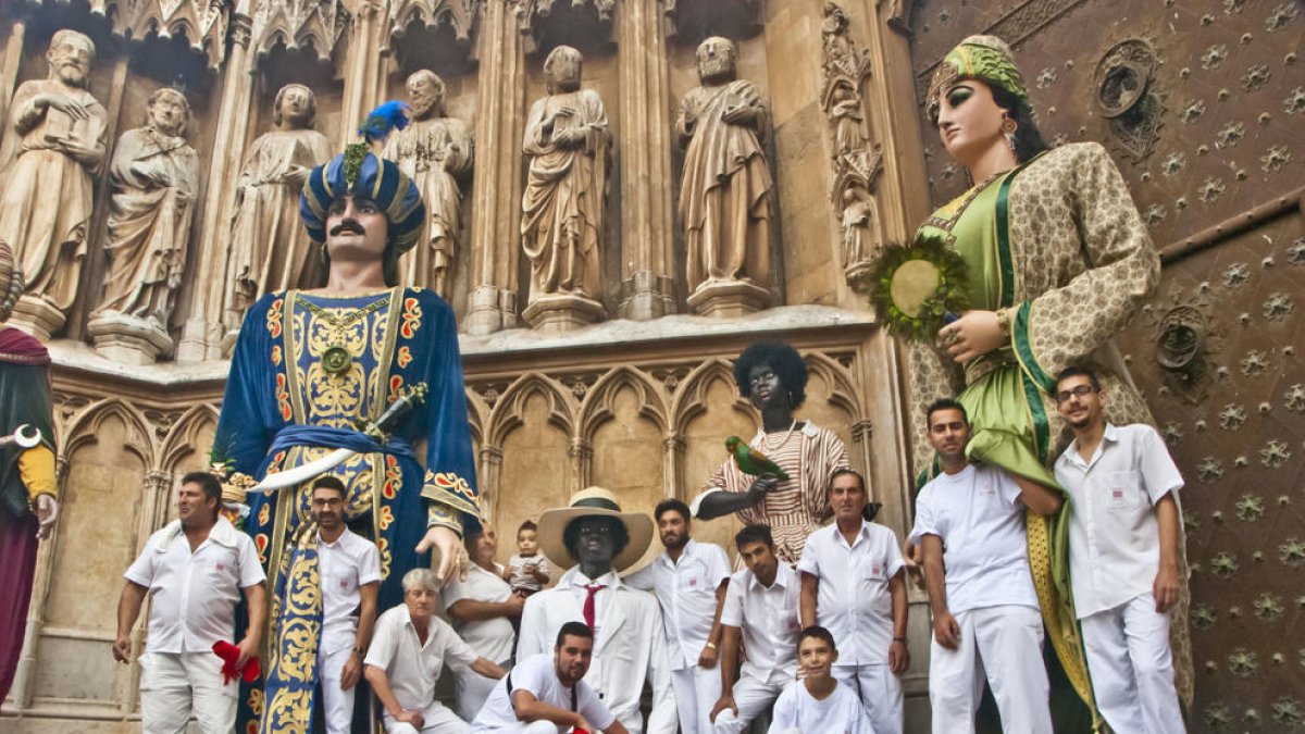 La relació entre els gitanos i els Gegants Moros i Negritos, en una mostra fotogràfica