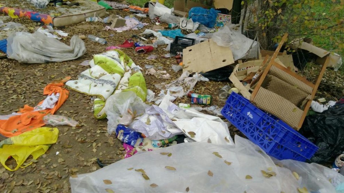 CiU exigeix més vigilància i neteja «davant la presència de toxicòmans» en un descampat de Campclar