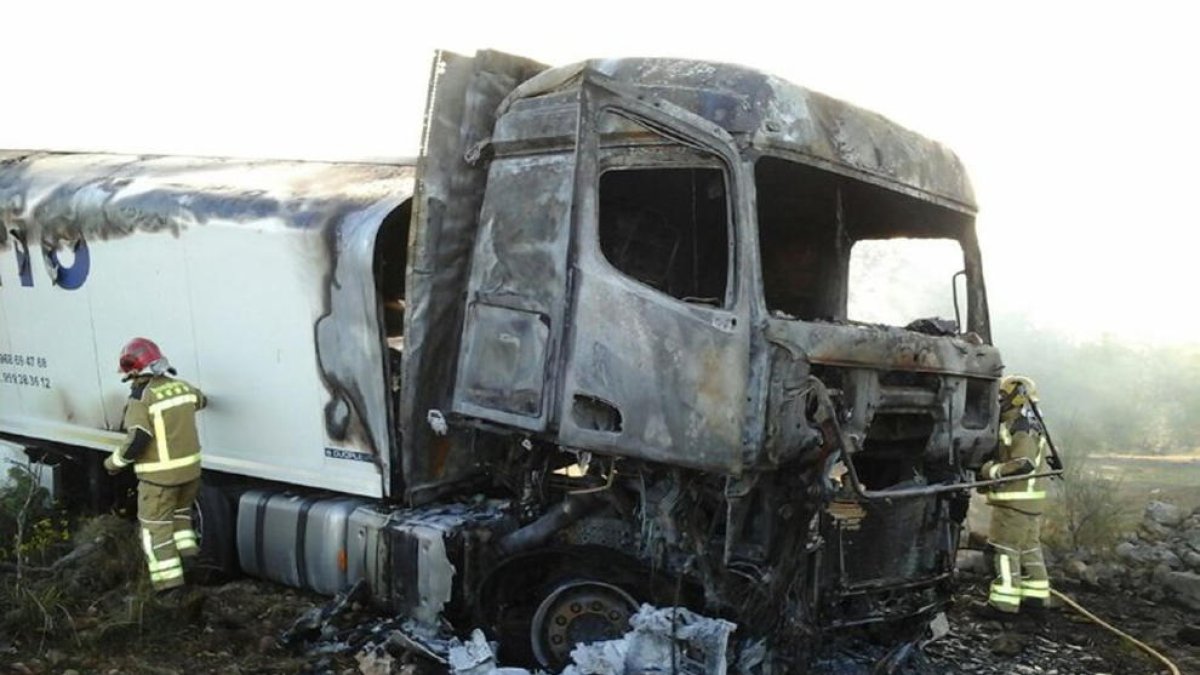 accidente, Torredembarra, camión, incendio, herido, fuego, Bomberos, choque|shock, N-340
