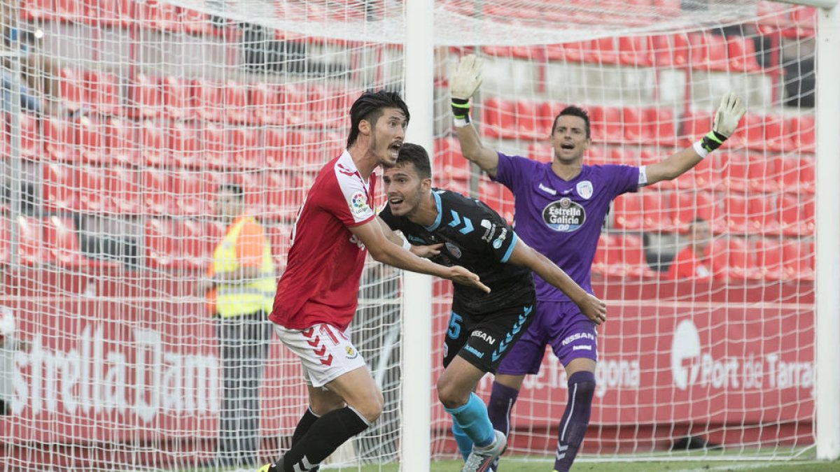 El Nàstic valora fitxar un central
