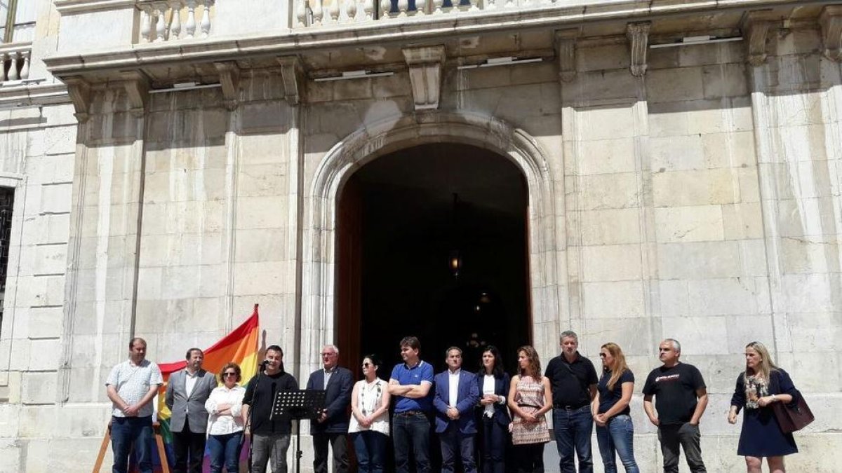 Tarragona i Reus commemoren el Dia Internacional contra la LGTBIfòbia