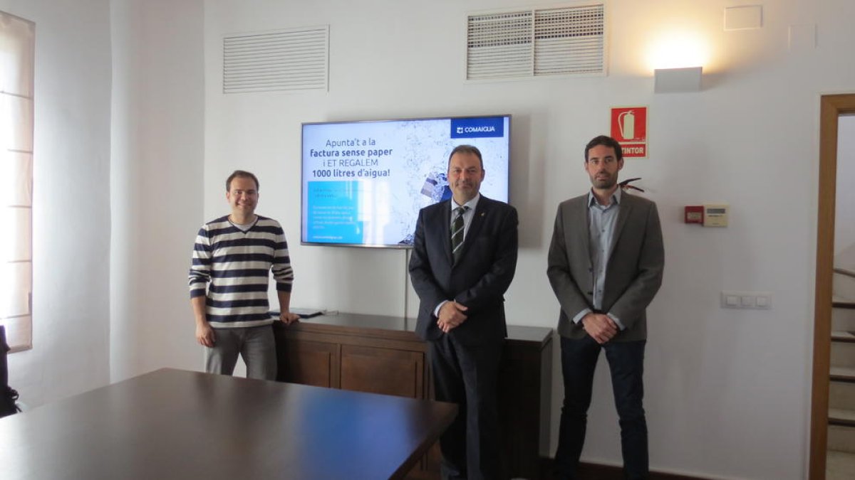 Comaigua regalarà 4.000 litres d'aigua als clients que es donin d'alta de la factura sense paper