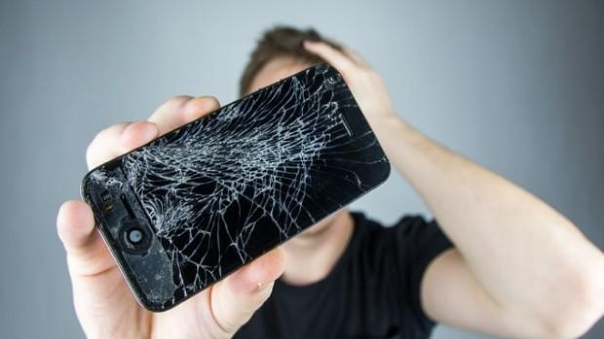 Un líquid convertirà les pantalles dels smartphones en indestructibles